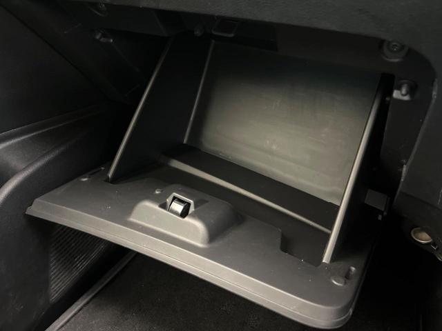 セレナ ｅ－パワー　ハイウェイスターＶ　禁煙車　メーカー純正１２．３インチナビ　全周囲カメラ　フリップダウンモニター　インテリジェントエマージェンシーブレーキ　純正エアロ　ブラインドスポットモニター　ＬＥＤヘッド　純正１６インチアルミ（77枚目）