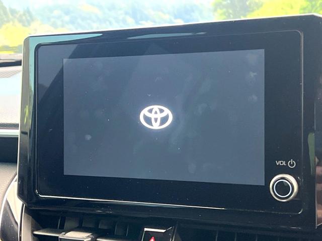 カローラクロス ハイブリッド　Ｇ　禁煙車　メーカー純正８インチナビ　バックカメラ　プリクラッシュセーフティ　レーダークルーズ　オートマチックハイビーム　横滑り防止装置　ＬＥＤヘッド　ＥＴＣ　スマートキー　純正１７インチアルミ（3枚目）