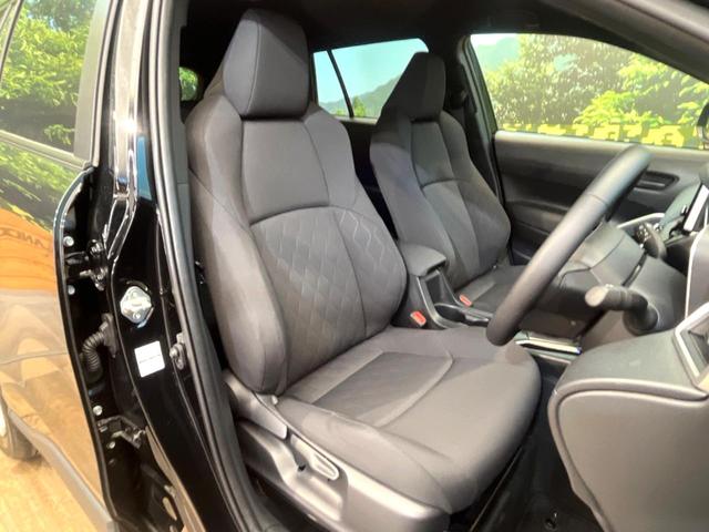 カローラクロス ハイブリッド　Ｇ　禁煙車　メーカー純正８インチナビ　バックカメラ　プリクラッシュセーフティ　レーダークルーズ　オートマチックハイビーム　横滑り防止装置　ＬＥＤヘッド　ＥＴＣ　スマートキー　純正１７インチアルミ（8枚目）