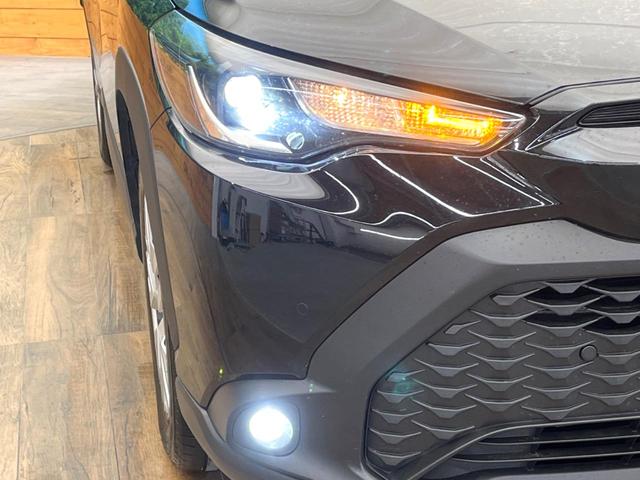 カローラクロス ハイブリッド　Ｇ　禁煙車　メーカー純正８インチナビ　バックカメラ　プリクラッシュセーフティ　レーダークルーズ　オートマチックハイビーム　横滑り防止装置　ＬＥＤヘッド　ＥＴＣ　スマートキー　純正１７インチアルミ（12枚目）