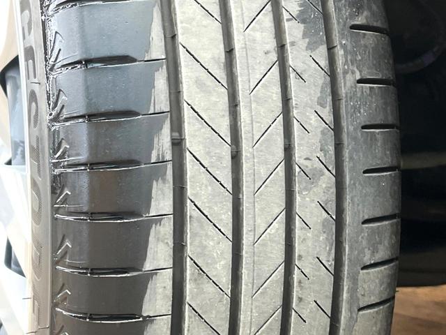 カローラクロス ハイブリッド　Ｇ　禁煙車　メーカー純正８インチナビ　バックカメラ　プリクラッシュセーフティ　レーダークルーズ　オートマチックハイビーム　横滑り防止装置　ＬＥＤヘッド　ＥＴＣ　スマートキー　純正１７インチアルミ（31枚目）