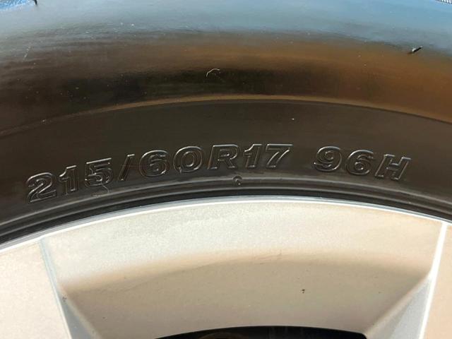 カローラクロス ハイブリッド　Ｇ　禁煙車　メーカー純正８インチナビ　バックカメラ　プリクラッシュセーフティ　レーダークルーズ　オートマチックハイビーム　横滑り防止装置　ＬＥＤヘッド　ＥＴＣ　スマートキー　純正１７インチアルミ（32枚目）