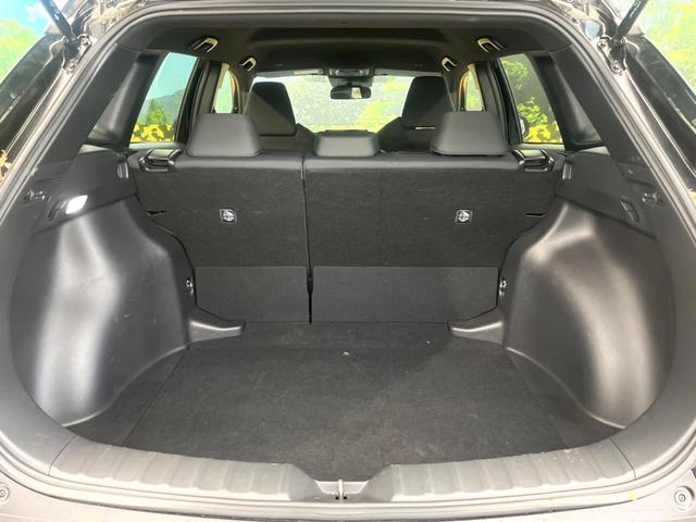 カローラクロス ハイブリッド　Ｇ　禁煙車　メーカー純正８インチナビ　バックカメラ　プリクラッシュセーフティ　レーダークルーズ　オートマチックハイビーム　横滑り防止装置　ＬＥＤヘッド　ＥＴＣ　スマートキー　純正１７インチアルミ（53枚目）