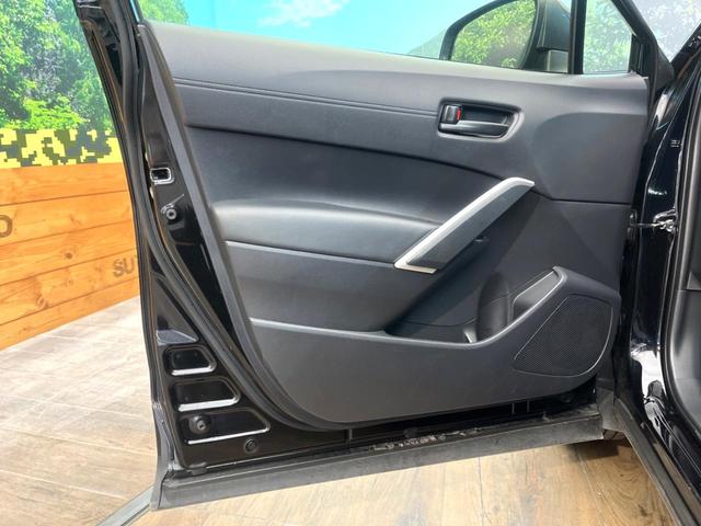 カローラクロス ハイブリッド　Ｇ　禁煙車　メーカー純正８インチナビ　バックカメラ　プリクラッシュセーフティ　レーダークルーズ　オートマチックハイビーム　横滑り防止装置　ＬＥＤヘッド　ＥＴＣ　スマートキー　純正１７インチアルミ（55枚目）