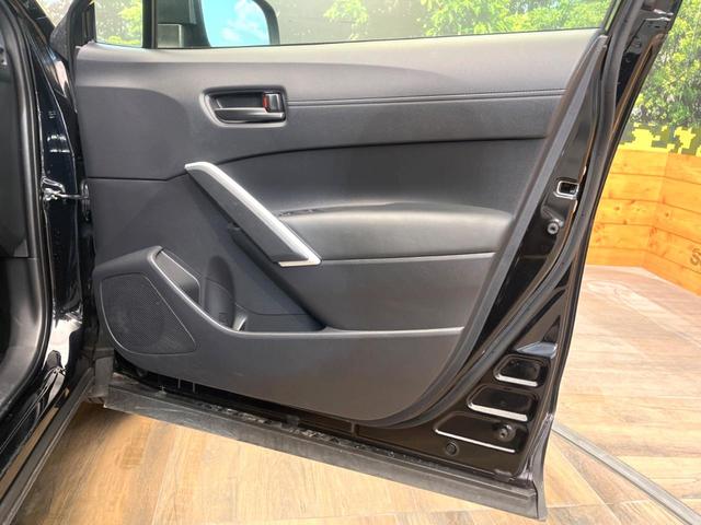 カローラクロス ハイブリッド　Ｇ　禁煙車　メーカー純正８インチナビ　バックカメラ　プリクラッシュセーフティ　レーダークルーズ　オートマチックハイビーム　横滑り防止装置　ＬＥＤヘッド　ＥＴＣ　スマートキー　純正１７インチアルミ（56枚目）