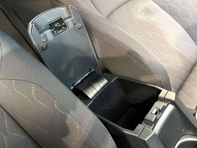 カローラクロス ハイブリッド　Ｇ　禁煙車　メーカー純正８インチナビ　バックカメラ　プリクラッシュセーフティ　レーダークルーズ　オートマチックハイビーム　横滑り防止装置　ＬＥＤヘッド　ＥＴＣ　スマートキー　純正１７インチアルミ（59枚目）