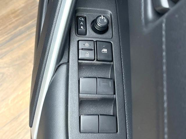 カローラクロス ハイブリッド　Ｇ　禁煙車　メーカー純正８インチナビ　バックカメラ　プリクラッシュセーフティ　レーダークルーズ　オートマチックハイビーム　横滑り防止装置　ＬＥＤヘッド　ＥＴＣ　スマートキー　純正１７インチアルミ（61枚目）