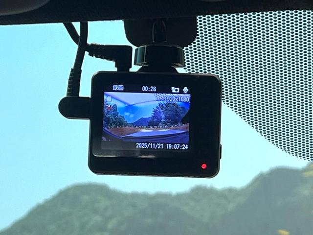 エクリプスクロスＰＨＥＶ Ｐ　４ＷＤ　全周囲カメラ　衝突被害軽減システム　レーダークルーズ　禁煙車　電動リアゲート　ハーフレザーシート　パワーシート　ドラレコ　コーナーセンサー　スマートキー　ＬＥＤヘッド　ＥＴＣ（34枚目）