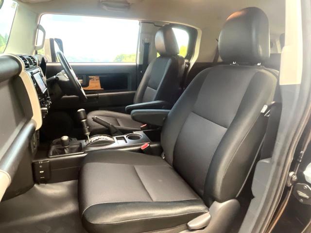 ＦＪクルーザー カラーパッケージ　４ＷＤ　バックカメラ　禁煙車　ドラレコ　コーナーセンサー　ＥＴＣ　純正１７インチアルミ　オートエアコン　フルセグ　ＨＩＤフォグ（32枚目）