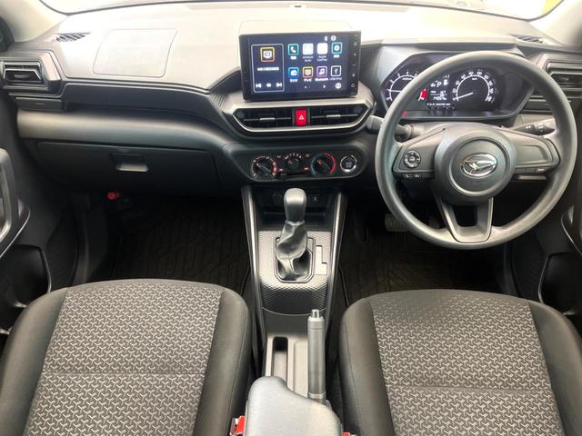 ロッキー Ｌ　禁煙車　９インチディスプレイオーディオ　バックカメラ　スマートアシスト　オートマチックハイビーム　横滑り防止装置　車線逸脱防止支援システム　ＬＥＤヘッド　ＥＴＣ　スマートキー（2枚目）