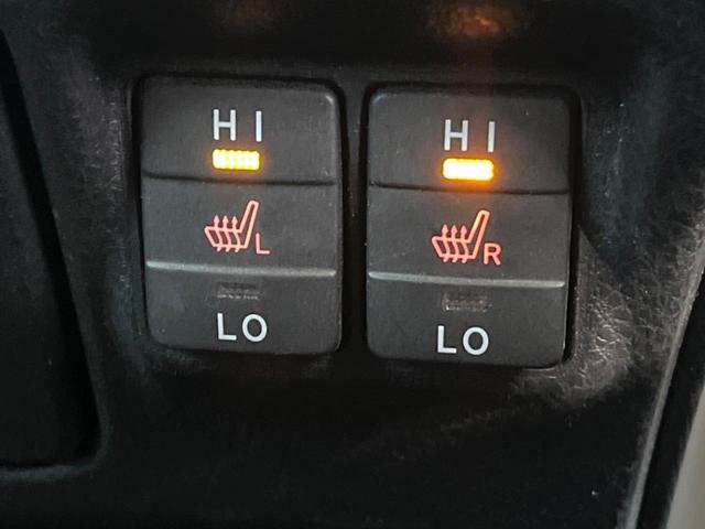 エスクァイア Gi プレミアムパッケージ ブラックテーラード 両側電動ドア 後席モニター バックカメラ 衝突被害軽減システム 禁煙車 ハーフレザーシート ドラレコ コーナーセンサー スマートキー LEDヘッド ビルトインETC クルコン 純正15インチアルミ(6枚目)