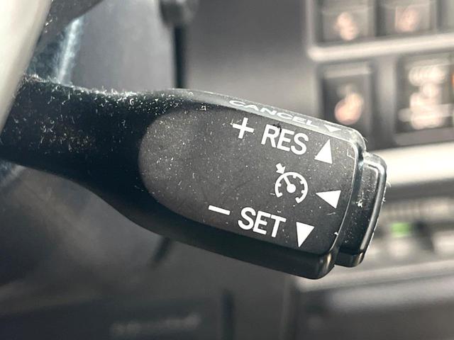 エスクァイア Gi プレミアムパッケージ ブラックテーラード 両側電動ドア 後席モニター バックカメラ 衝突被害軽減システム 禁煙車 ハーフレザーシート ドラレコ コーナーセンサー スマートキー LEDヘッド ビルトインETC クルコン 純正15インチアルミ(7枚目)