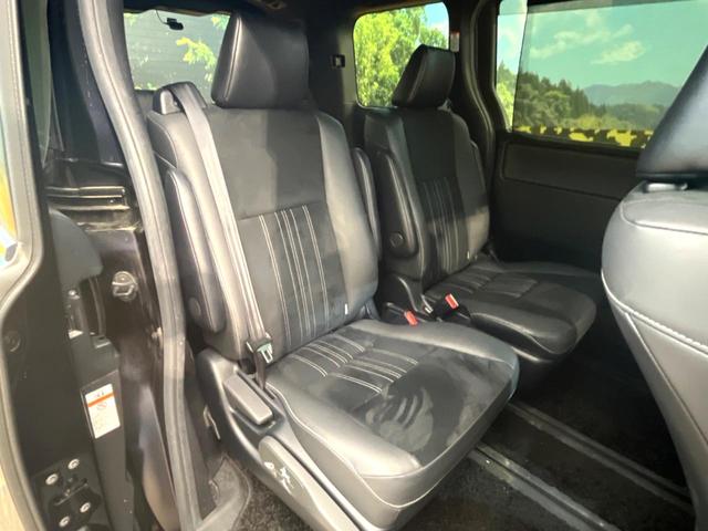 エスクァイア Gi プレミアムパッケージ ブラックテーラード 両側電動ドア 後席モニター バックカメラ 衝突被害軽減システム 禁煙車 ハーフレザーシート ドラレコ コーナーセンサー スマートキー LEDヘッド ビルトインETC クルコン 純正15インチアルミ(8枚目)