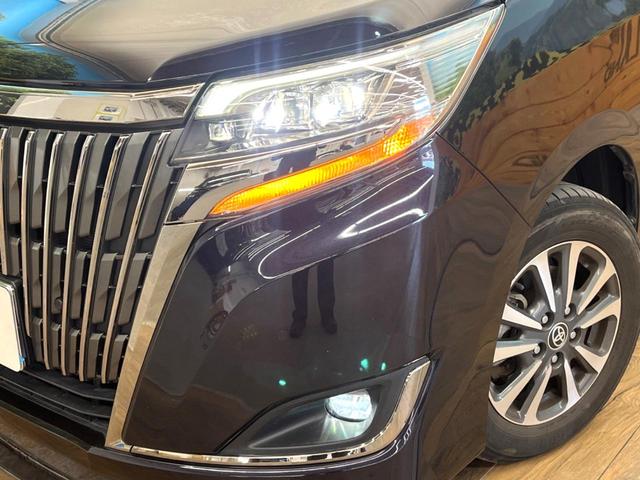 エスクァイア Gi プレミアムパッケージ ブラックテーラード 両側電動ドア 後席モニター バックカメラ 衝突被害軽減システム 禁煙車 ハーフレザーシート ドラレコ コーナーセンサー スマートキー LEDヘッド ビルトインETC クルコン 純正15インチアルミ(12枚目)