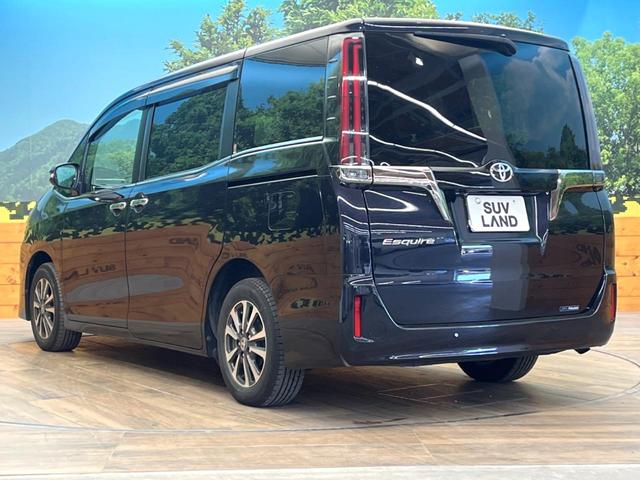 エスクァイア Gi プレミアムパッケージ ブラックテーラード 両側電動ドア 後席モニター バックカメラ 衝突被害軽減システム 禁煙車 ハーフレザーシート ドラレコ コーナーセンサー スマートキー LEDヘッド ビルトインETC クルコン 純正15インチアルミ(24枚目)