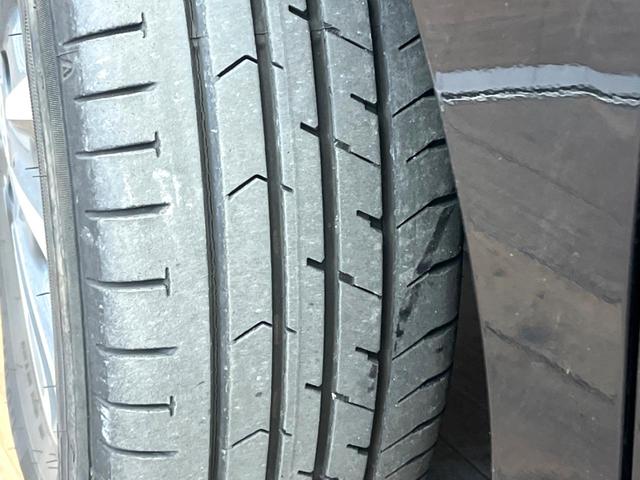 エスクァイア Gi プレミアムパッケージ ブラックテーラード 両側電動ドア 後席モニター バックカメラ 衝突被害軽減システム 禁煙車 ハーフレザーシート ドラレコ コーナーセンサー スマートキー LEDヘッド ビルトインETC クルコン 純正15インチアルミ(28枚目)