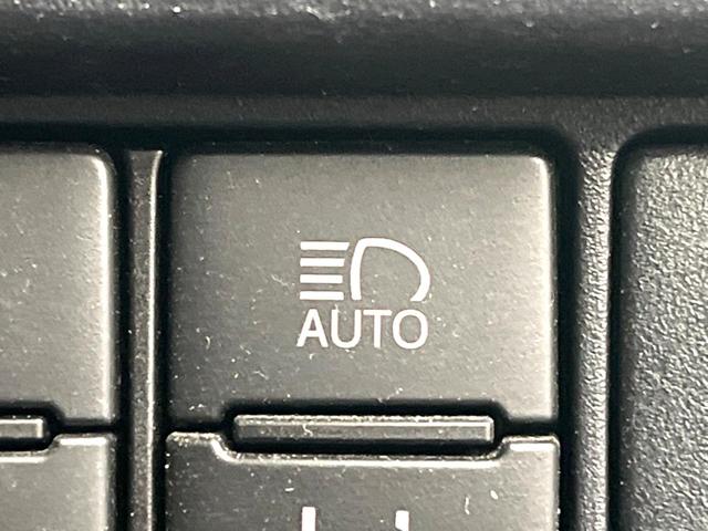 エスクァイア Gi プレミアムパッケージ ブラックテーラード 両側電動ドア 後席モニター バックカメラ 衝突被害軽減システム 禁煙車 ハーフレザーシート ドラレコ コーナーセンサー スマートキー LEDヘッド ビルトインETC クルコン 純正15インチアルミ(36枚目)