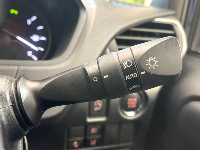 エスクァイア Gi プレミアムパッケージ ブラックテーラード 両側電動ドア 後席モニター バックカメラ 衝突被害軽減システム 禁煙車 ハーフレザーシート ドラレコ コーナーセンサー スマートキー LEDヘッド ビルトインETC クルコン 純正15インチアルミ(47枚目)