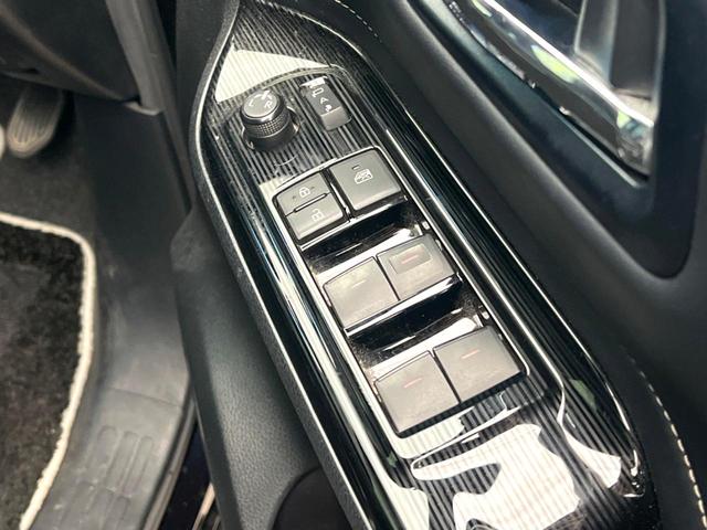 エスクァイア Gi プレミアムパッケージ ブラックテーラード 両側電動ドア 後席モニター バックカメラ 衝突被害軽減システム 禁煙車 ハーフレザーシート ドラレコ コーナーセンサー スマートキー LEDヘッド ビルトインETC クルコン 純正15インチアルミ(55枚目)