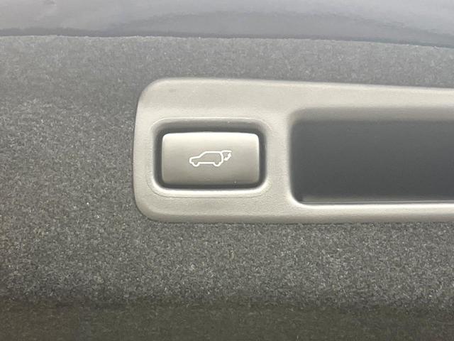 ハリアー プレミアム　バックカメラ　衝突被害軽減システム　レーダークルーズ　禁煙車　電動リアゲート　ハーフレザーシート　パワーシート　ドラレコ　スマートキー　ＬＥＤヘッド　純正１８インチアルミ　オートハイビーム（6枚目）