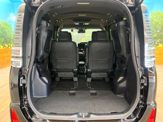 ヴォクシー ハイブリッドＺＳ　煌ＩＩＩ　禁煙車　９インチＳＤナビ　バックカメラ　両側電動スライドドア　後席モニター　トヨタセーフティセンス　クルコン　ＬＥＤヘッドライト　純正１６インチアルミ　シートヒーター　ＥＴＣ　ダブルエアコン（11枚目）