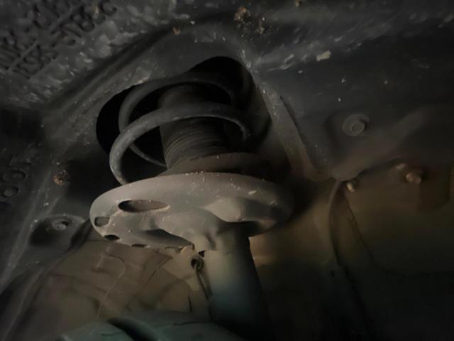 ヴォクシー ハイブリッドＺＳ　煌ＩＩＩ　禁煙車　９インチＳＤナビ　バックカメラ　両側電動スライドドア　後席モニター　トヨタセーフティセンス　クルコン　ＬＥＤヘッドライト　純正１６インチアルミ　シートヒーター　ＥＴＣ　ダブルエアコン（20枚目）