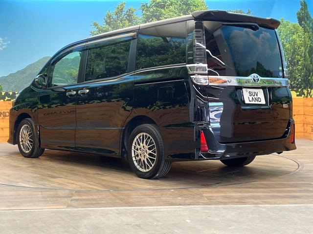 ヴォクシー ハイブリッドＺＳ　煌ＩＩＩ　禁煙車　９インチＳＤナビ　バックカメラ　両側電動スライドドア　後席モニター　トヨタセーフティセンス　クルコン　ＬＥＤヘッドライト　純正１６インチアルミ　シートヒーター　ＥＴＣ　ダブルエアコン（24枚目）