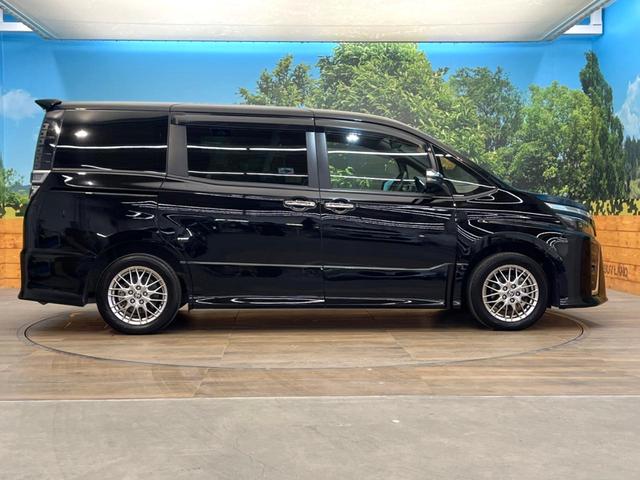 ヴォクシー ハイブリッドＺＳ　煌ＩＩＩ　禁煙車　９インチＳＤナビ　バックカメラ　両側電動スライドドア　後席モニター　トヨタセーフティセンス　クルコン　ＬＥＤヘッドライト　純正１６インチアルミ　シートヒーター　ＥＴＣ　ダブルエアコン（25枚目）