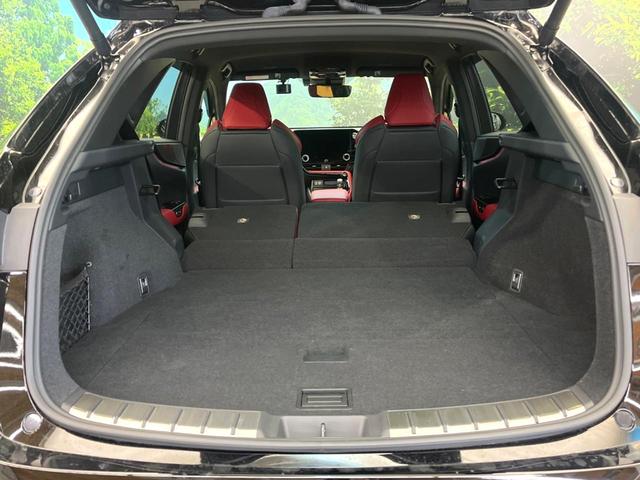 普段のお買い物や通勤、送迎等に十分な荷室スペースを確保しております。セカンドシートを倒すと、大きな荷物の積載も可能です♪