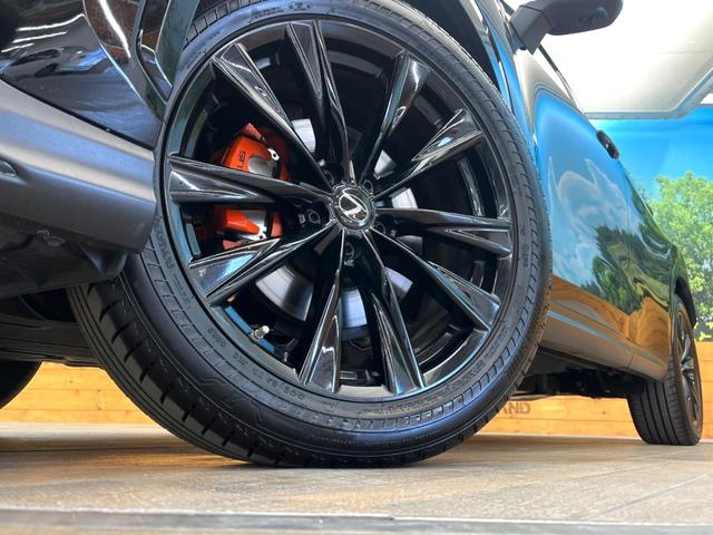 【純正２０インチアルミホイール】外観にマッチした純正アルミホイールを装着しております。各種社外アルミホイールや、スタッドレスタイヤも取扱いしております。是非ご相談ください♪