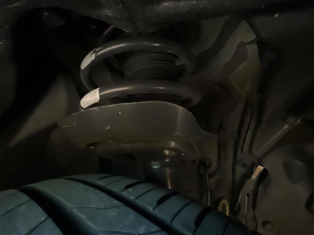 お車を安心してお乗りいただく為には、足回りの定期点検が欠かせません。サービスサポート（有償保証）では無料点検もご提供しており、安心のカーライフをお過ごしいただけるサポート体制が整っています。