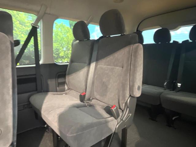 ハイエースワゴン GL プリクラッシュセーフティ デジタルインナーミラー 片側パワースライドドア ETC スマートキー オートマチックハイビーム 横滑り防止装置 車線逸脱防止支援システム 純正15インチアルミ(9枚目)