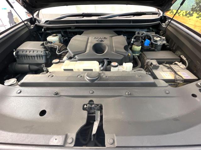 ランドクルーザープラド ＴＸ　４ＷＤ　ディーゼル（軽油）　バックカメラ　衝突被害軽減システム　レーダークルーズ　禁煙車　ドラレコ　コーナーセンサー　スマートキー　ＬＥＤヘッド　ビルトインＥＴＣ　純正１７インチアルミ（19枚目）