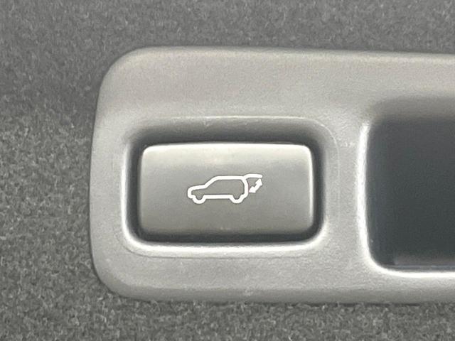 ハリアー プレミアム　純正ナビ　バックカメラ　衝突被害軽減システム　電動リアゲート　レザーシート　パワーシート　ＬＥＤヘッド　ビルトインＥＴＣ　クルコン　純正１８インチアルミ　オートハイビーム　車線逸脱警報（6枚目）