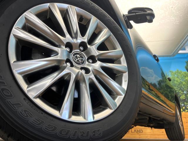 ハリアー プレミアム　純正ナビ　バックカメラ　衝突被害軽減システム　電動リアゲート　レザーシート　パワーシート　ＬＥＤヘッド　ビルトインＥＴＣ　クルコン　純正１８インチアルミ　オートハイビーム　車線逸脱警報（13枚目）