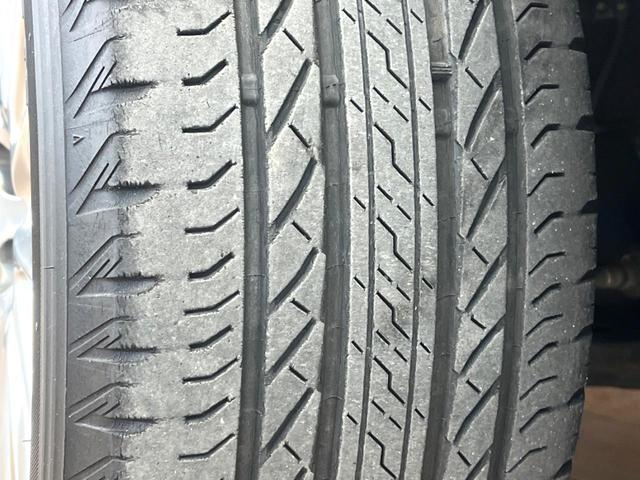 ハリアー プレミアム　純正ナビ　バックカメラ　衝突被害軽減システム　電動リアゲート　レザーシート　パワーシート　ＬＥＤヘッド　ビルトインＥＴＣ　クルコン　純正１８インチアルミ　オートハイビーム　車線逸脱警報（28枚目）