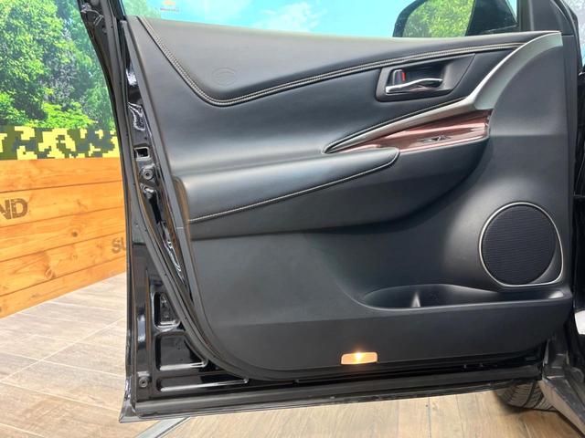 ハリアー プレミアム　純正ナビ　バックカメラ　衝突被害軽減システム　電動リアゲート　レザーシート　パワーシート　ＬＥＤヘッド　ビルトインＥＴＣ　クルコン　純正１８インチアルミ　オートハイビーム　車線逸脱警報（49枚目）