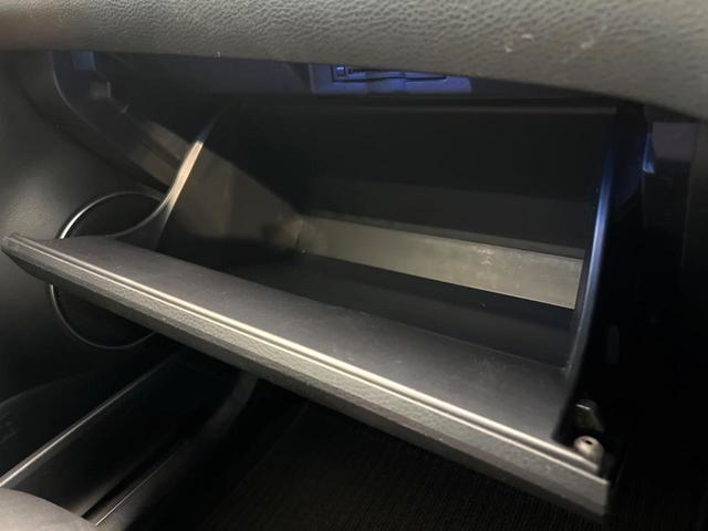 ハリアー プレミアム　純正ナビ　バックカメラ　衝突被害軽減システム　電動リアゲート　レザーシート　パワーシート　ＬＥＤヘッド　ビルトインＥＴＣ　クルコン　純正１８インチアルミ　オートハイビーム　車線逸脱警報（59枚目）