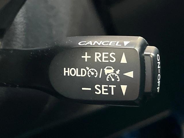 ハリアー プレミアム　メタル　アンド　レザーパッケージ　９インチナビ　サンルーフ　バックカメラ　プリクラッシュセーフティ　レーダークルーズ　黒革シート　パワーバックドア　シーケンシャルターン　シートヒーター　シートベンチェーション　純正１８インチアルミ（7枚目）