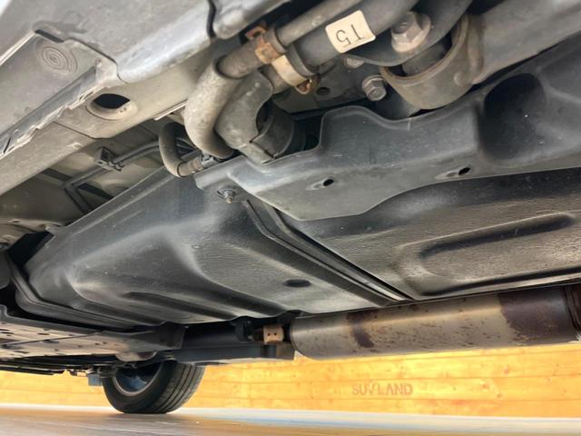 ハリアー プレミアム　メタル　アンド　レザーパッケージ　９インチナビ　サンルーフ　バックカメラ　プリクラッシュセーフティ　レーダークルーズ　黒革シート　パワーバックドア　シーケンシャルターン　シートヒーター　シートベンチェーション　純正１８インチアルミ（21枚目）