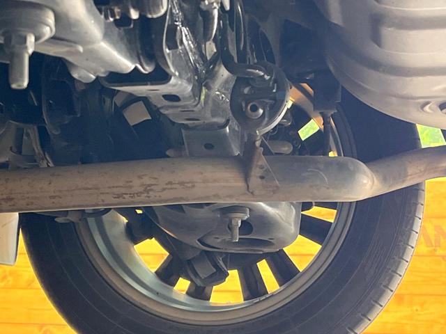 ハリアー プレミアム　メタル　アンド　レザーパッケージ　９インチナビ　サンルーフ　バックカメラ　プリクラッシュセーフティ　レーダークルーズ　黒革シート　パワーバックドア　シーケンシャルターン　シートヒーター　シートベンチェーション　純正１８インチアルミ（23枚目）