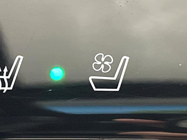 ハリアー プレミアム　メタル　アンド　レザーパッケージ　９インチナビ　サンルーフ　バックカメラ　プリクラッシュセーフティ　レーダークルーズ　黒革シート　パワーバックドア　シーケンシャルターン　シートヒーター　シートベンチェーション　純正１８インチアルミ（44枚目）