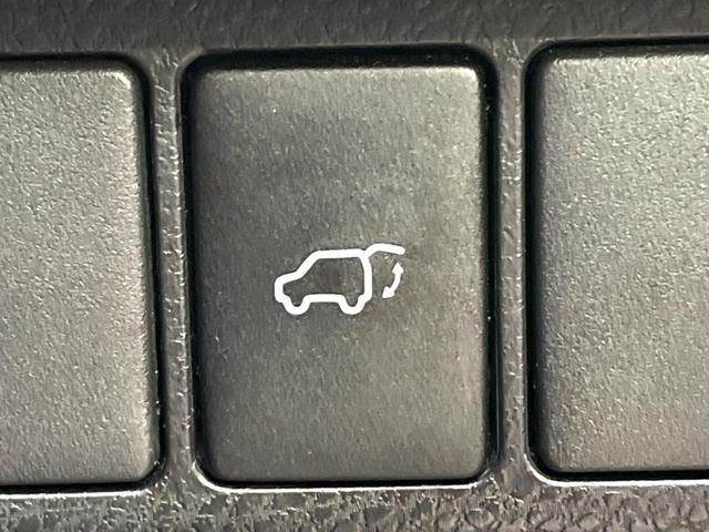 ハリアー プレミアム　メタル　アンド　レザーパッケージ　９インチナビ　サンルーフ　バックカメラ　プリクラッシュセーフティ　レーダークルーズ　黒革シート　パワーバックドア　シーケンシャルターン　シートヒーター　シートベンチェーション　純正１８インチアルミ（49枚目）