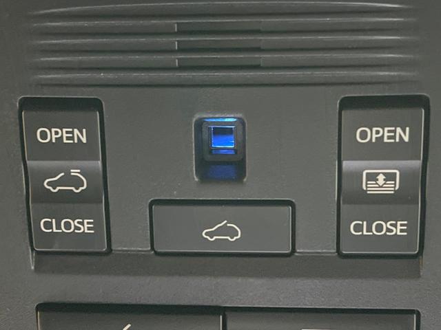 ハリアー プレミアム　メタル　アンド　レザーパッケージ　９インチナビ　サンルーフ　バックカメラ　プリクラッシュセーフティ　レーダークルーズ　黒革シート　パワーバックドア　シーケンシャルターン　シートヒーター　シートベンチェーション　純正１８インチアルミ（50枚目）