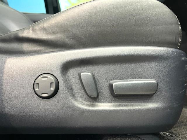 ハリアー プレミアム　メタル　アンド　レザーパッケージ　９インチナビ　サンルーフ　バックカメラ　プリクラッシュセーフティ　レーダークルーズ　黒革シート　パワーバックドア　シーケンシャルターン　シートヒーター　シートベンチェーション　純正１８インチアルミ（54枚目）