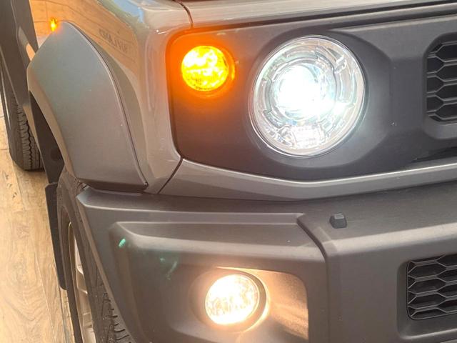 【ＬＥＤヘッドライト】悪天候や夜間走行時も良好な視界を確保し安心して運転できる高輝度ＬＥＤヘッドライトを装備！点灯速度が早く、消費電力も抑えられています。