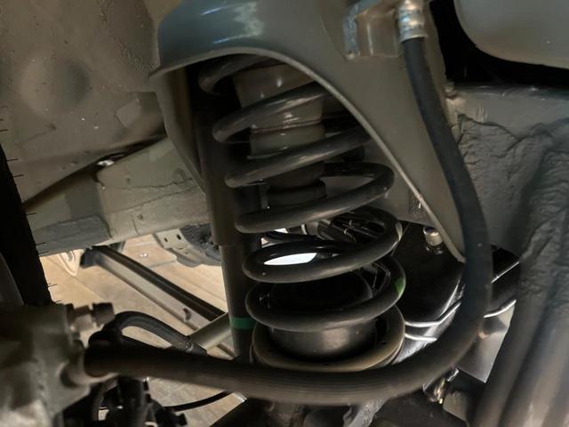 お車を安心してお乗りいただく為には、足回りの定期点検が欠かせません。サービスサポート（有償保証）では無料点検もご提供しており、安心のカーライフをお過ごしいただけるサポート体制が整っています。