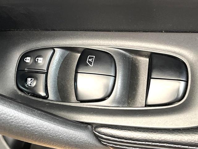 エクストレイル ２０Ｘ　エマージェンシーブレーキパッケージ　純正ＳＤナビ　バックカメラ　エマージェンシーブレーキ　コーナーセンサー　スマートキー　ＬＥＤヘッド　ルーフレール　ＥＴＣ　純正１７インチアルミ　車線逸脱警報　オートライト　デュアルエアコン（50枚目）