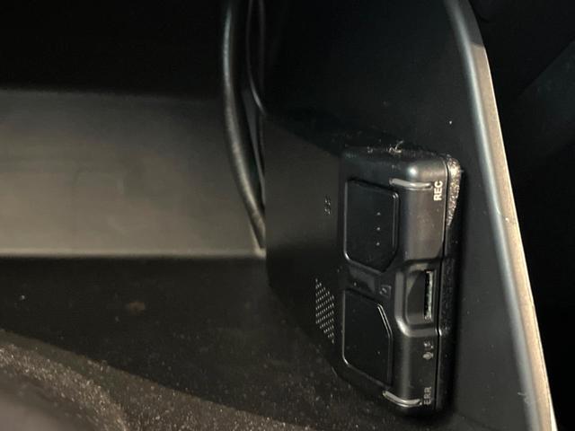 ヴェゼル ｅ：ＨＥＶ　Ｚ　メーカーナビ　ホンダセンシング　レーダークルーズ　ブラインドスポットモニター　バックカメラ　パワーバックドア　ＥＴＣ２．０　ハンドルヒーター　フルセグ　Ｂｌｕｅｔｏｏｔｈ　スマートキー　置くだけ充電（59枚目）