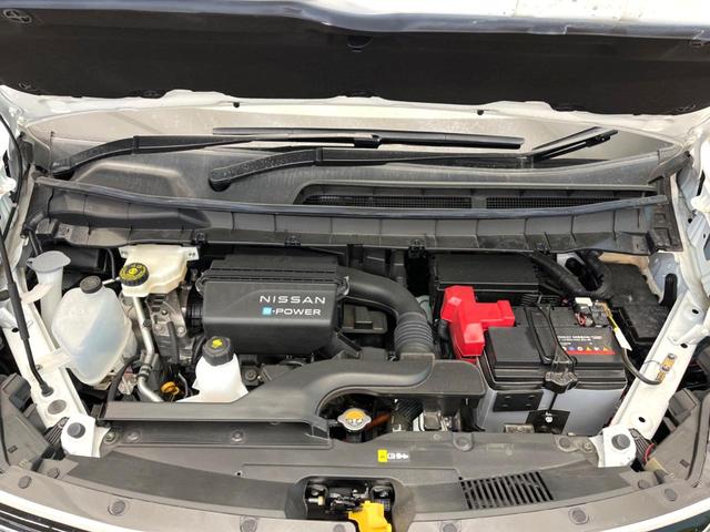 セレナ ｅ－パワー　ハイウェイスターＶ　禁煙車　メーカー純正１２．３インチナビ　全周囲カメラ　フリップダウンモニター　プロパイロット　防水シート　ブラインドスポットモニター　ＬＥＤヘッド　ＥＴＣ　ドラレコ　純正１６インチアルミ（18枚目）